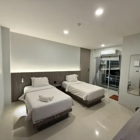 Nonsi Hotel Phitsanulok Отели рядом с достопримечательностью «Дворец Чан»
