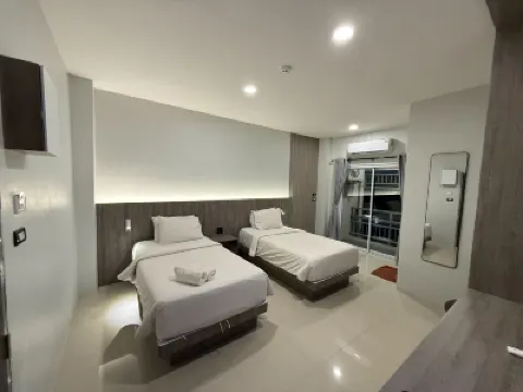Nonsi Hotel Phitsanulok ジャノクロン学校周辺のホテル