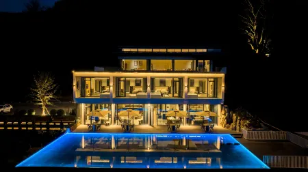 Mount Qingcheng Yuejinren Qingcheng Cliff Private Hot Spring Boutique Stay Отели рядом с достопримечательностью «Chengdu Institute Sichuan International Studies University»