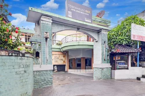 Townhouse Oak Legian Near Legian Beach Formerly Sayang Maha Merta In der Nähe des Hotels Photos