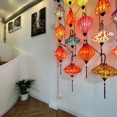 The White Den Sukhumvit 44 Hotels near Ekkamai Eastern Bus Terminal