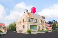 Sunny Artistry House · Borderless Village Residence (Airport Railway Station Store) Hotel in zona Yining Airport