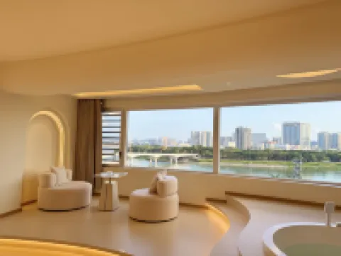 Yunzhi Homestay (Chaoyang Square Sanjie Liangxiang)