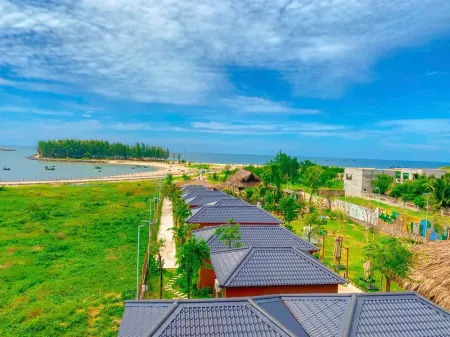 Melaka Ho Tram - Beachside Bungalows & Nature Retreat