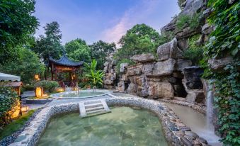 Shumyip Hot Spring Hotel