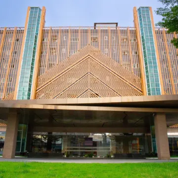 Le Srivaree Suvarnabhumi Airport Hotel Отели рядом с достопримечательностью «Royal Park Thailand»