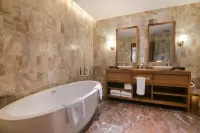Hotel Yak & Yeti - ที่มีสระว่ายน้ำ