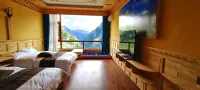 Green Grain Moments · Cloudview Homestay (Zhagana Scenic Area)