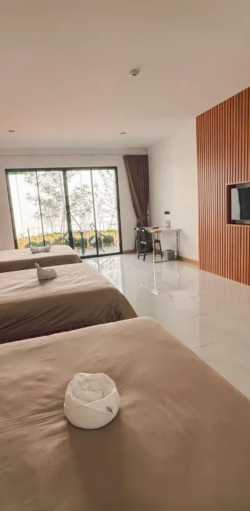 XXL: สามเตียง มีอ่าง