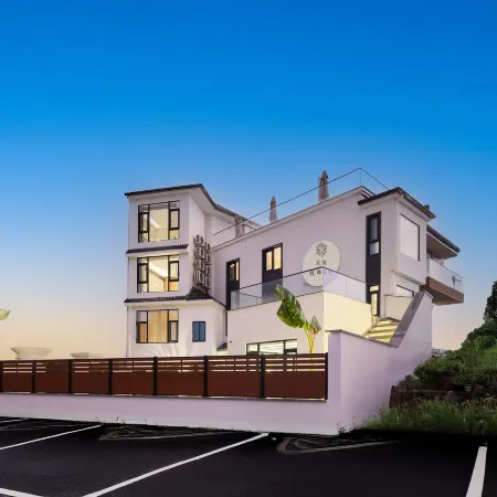 Floral Hotel·Yuedi Hotel (Tonglu OMG Heartbeat Paradise Branch) Отели рядом с достопримечательностью «Sanzhai Liuyuan»