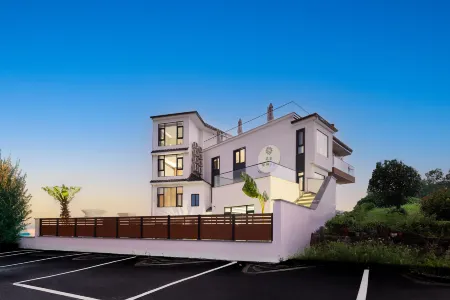 Floral Hotel·Yuedi Hotel (Tonglu OMG Heartbeat Paradise Branch) Отели рядом с достопримечательностью «Chuiyun Tongtian River»