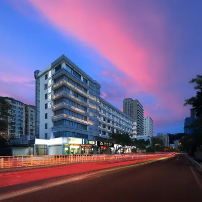 Metropolis Hotel (Sanya Bay Coconut Dream Corridor) Hotels near Ledong Experimental Primary School