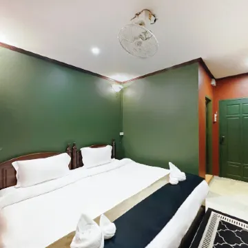 Little Friendly Hotel With Pool (Luang Prabang Old Town-Center Near night market） Отели рядом с достопримечательностью «Рынок Дара»