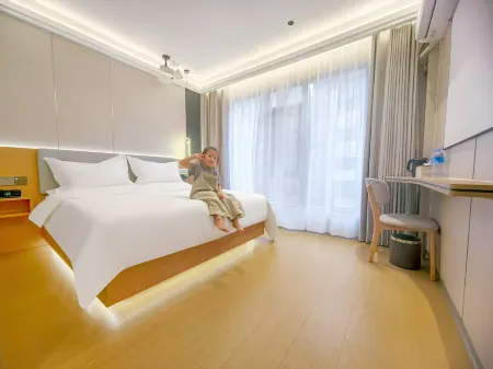 Yi Ju Intelligent Hotel Отели в г. Гунцинчен