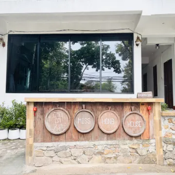Miss Hong House Hotels near Ao Phai