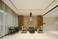 City Comfort Inn Hotel (Wuzhou High-speed Railway South Station Canghai Park)