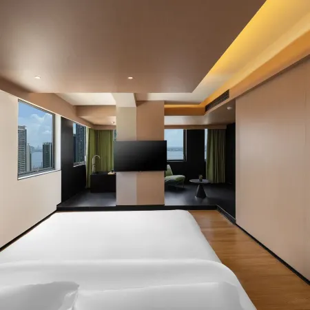 EMPIRE   HOTEL