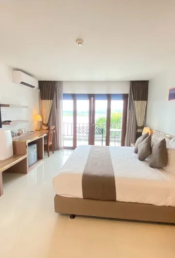 ดีลักซ์ เตียงใหญ่ วิวแม่น้ำ