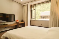 Pengshui Lanhai Hotel (Jiulicheng)