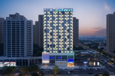 City Comfort Inn Express Hotel (Wuhan Zhonghe Plaza Fenghuang Road Subway Station) 蔡甸区のホテル