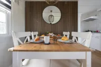 Chic Garden Hideaway ~ Stylish Lounges ~ Parking! Hotels in Oisterwijk