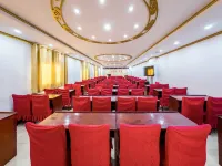 Beijing Hotel (Xinyang Railway Station Tianrun Plaza Branch)