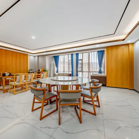 Lancang Yunjian Junli Cheng Hotel (County People's Government Branch)