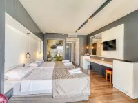 Sey Beach Hotel & Spa Hotels near كهف ديم