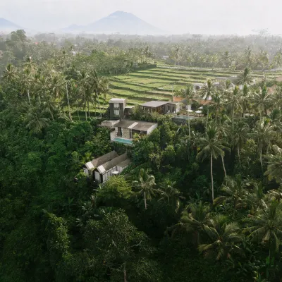 魔法叢林度假村和Spa 鄰近Zenubud Villa的酒店