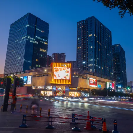 Jizhao · Fengkan Huacheng Skyline · CloudPeak Guanlan Homestay (Guilin Station Too Square)