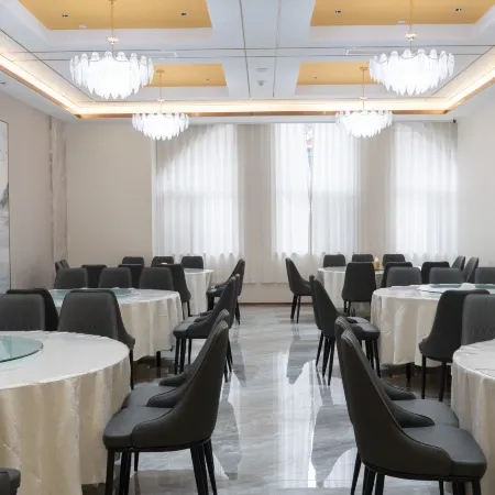 Qingdao Haida Academic Exchange Center (People's Hall Subway Station) Отели рядом с достопримечательностью «Протестантская церковь»