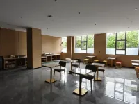 De'an VYBE HOUSE Heyun Hotel (De'an High-Speed Railway Station Chaoyang Road Pedestrian Street) Hotels in De'an