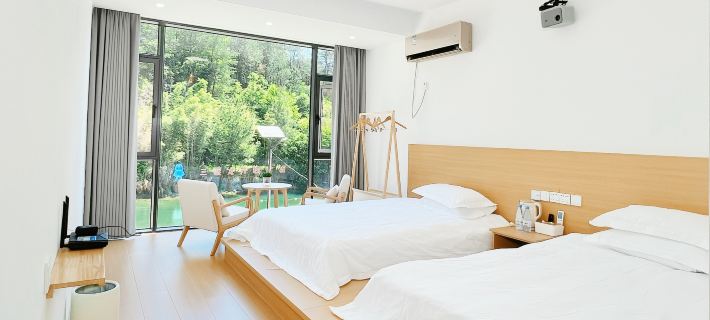 Whispering Creek Lodge Hotels in Hangzhou