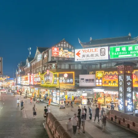 Tanjiu Hotel (Zhanggongqiao Food Street, Leshan Giant Buddha Scenic Area Branch)