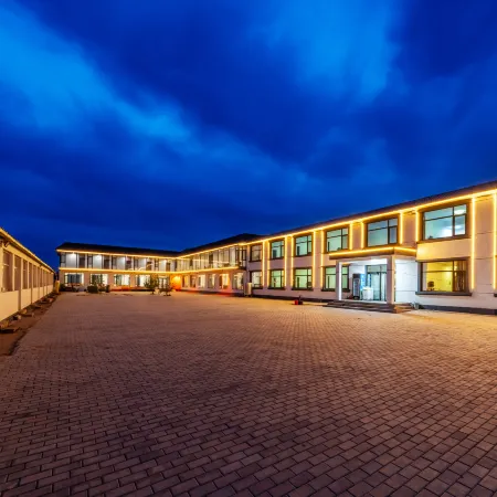 Junyi · Wildscape 180° Panoramic Retreat