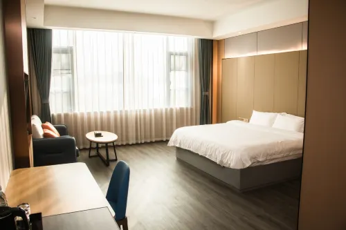 Huanglong Qiyue Hotel
