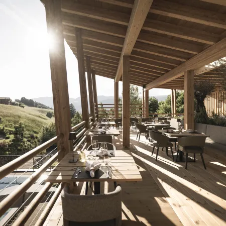 Presulis Hideaway Apartments & Restaurant