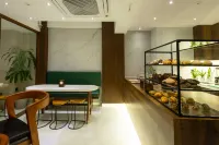 Amber Seaside Hotel at Hulhumale - breakfast