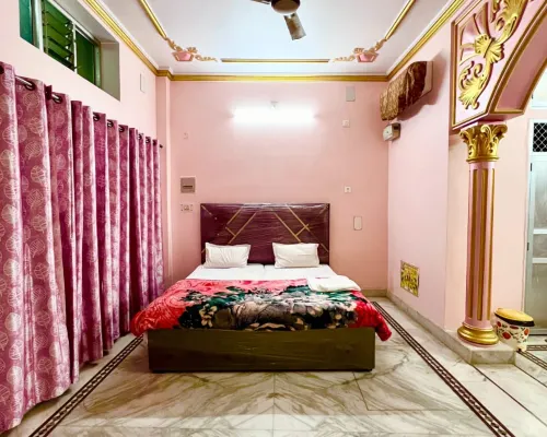 Trilok Residency Dashashwamedh Varanasi Отели рядом с достопримечательностью «Храм Дурга»