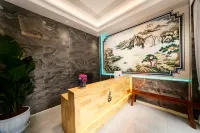 Yunqi Classic Bai Homestay (Weishan Ancient City) - Pet Friendly