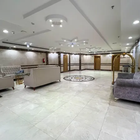 Durrat Alnamariq Hotel Отели рядом с достопримечательностью «Пещера Hira»