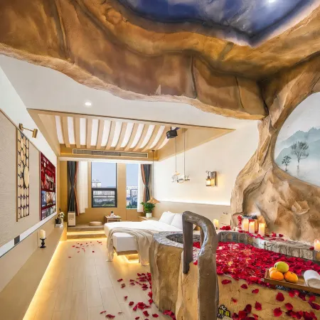 Pinmeiju Hot Spring Cinema Hotel (Dujiangyan Scenic Area South Bridge Branch)