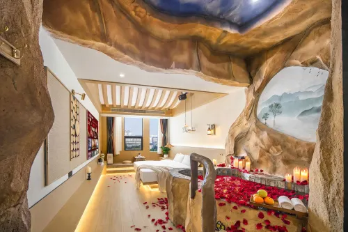 Pinmeiju Hot Spring Cinema Hotel (Dujiangyan Scenic Area South Bridge Branch) - 3 stjerner