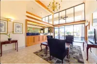 Eco Lodge Inn & Suites Bentonville near I 49 - Pet Friendly