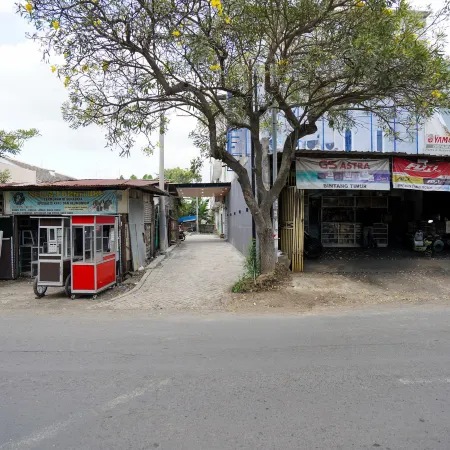 Urbanview Manukan Family Inn Surabaya