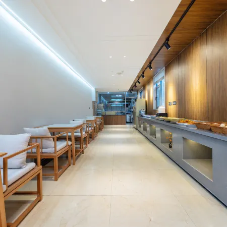 Weihui Lishui Holiday Hotel (Xinxiang Medical College No.1 Affiliated Hospital)
