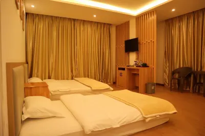 Fuxian Lake Quanyuan Restaurant (Lunchong Scenic Area Branch) Hotels in Luchong scenic area