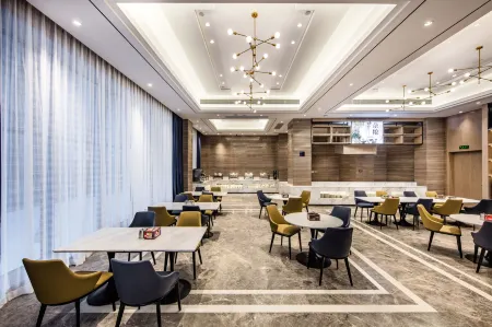 Kyriad Marvelous Hotel (Haifeng Bus Terminal) Отели в г. Хайфын