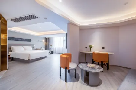 Huizhou Jinshan Lake Port Huiqingju Hotel