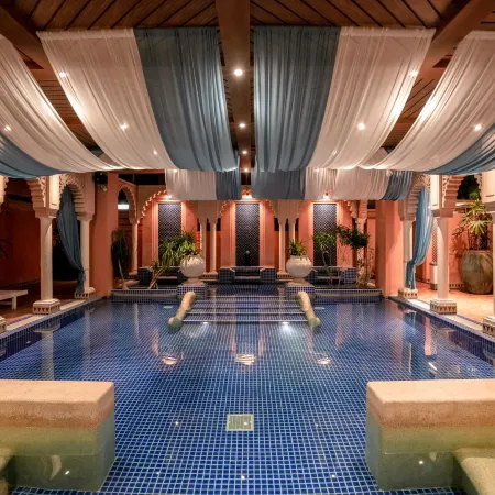 Amanda Hotel